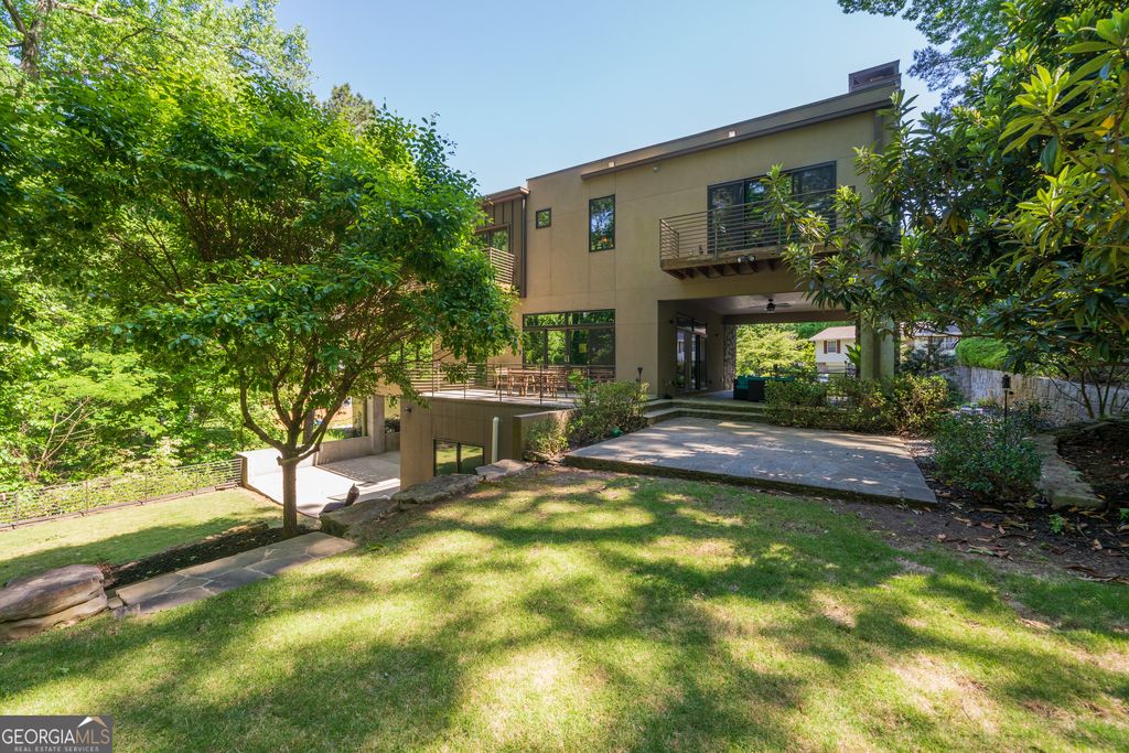 Photo of 643 Larchmont Circle NW, Atlanta, GA 30318 (MLS # 10753523)