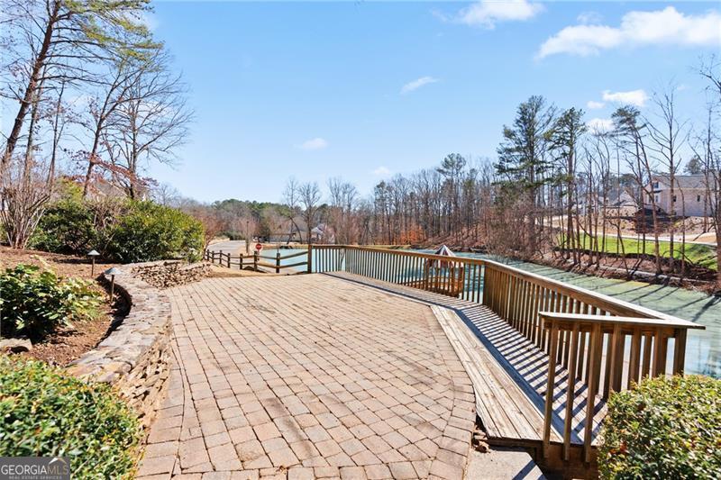 127 Mills LN
