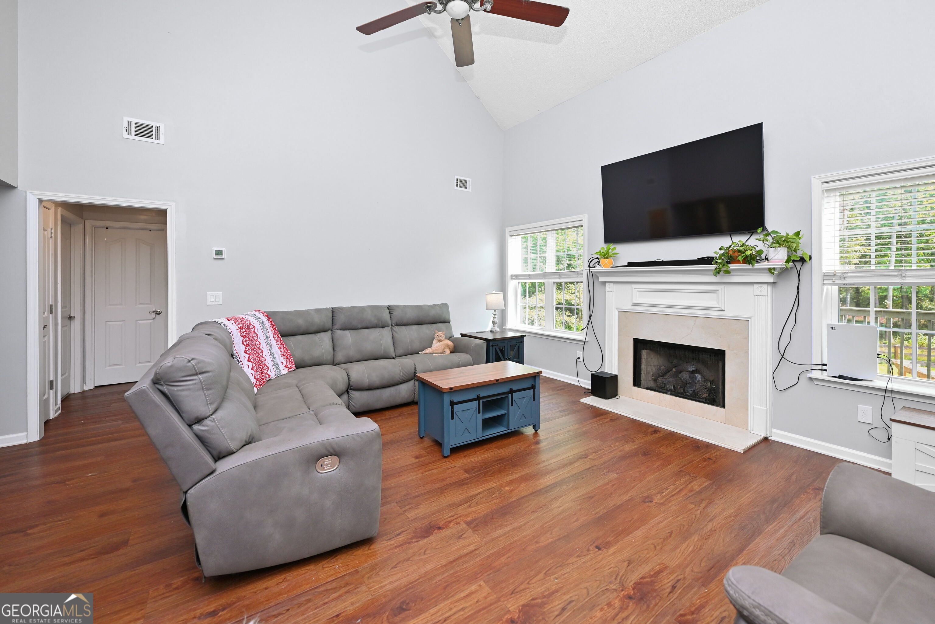 42 Meadows LN