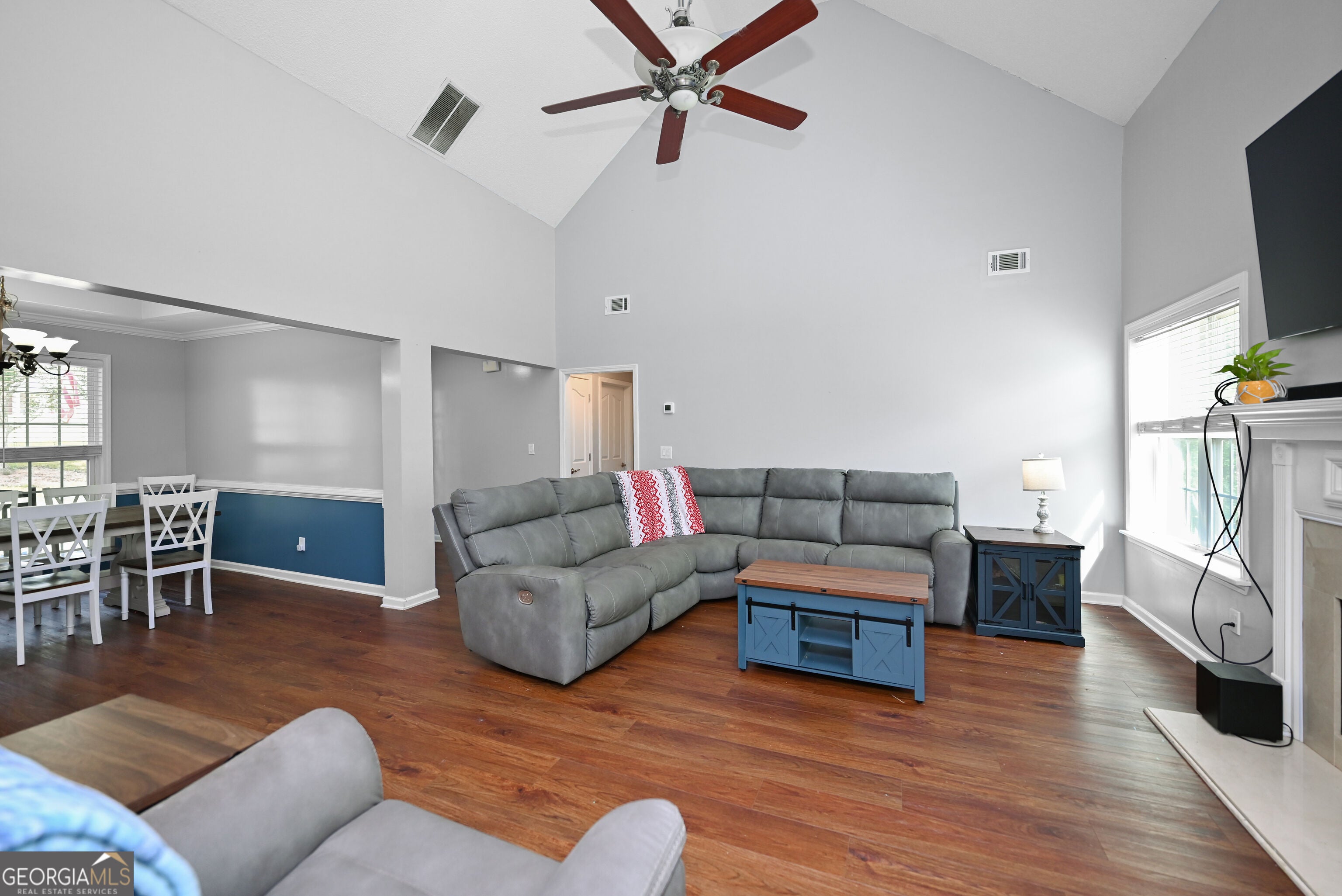 42 Meadows LN