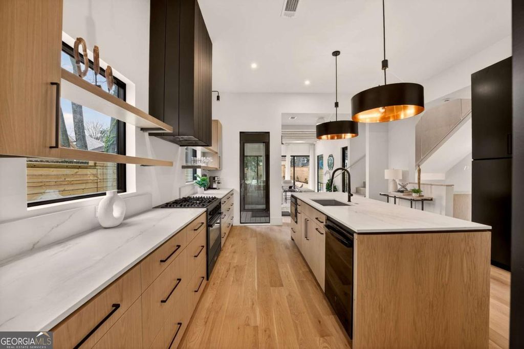 Photo of 787 Bonaventure Avenue NE, Atlanta, GA 30306 (MLS # 10714007)