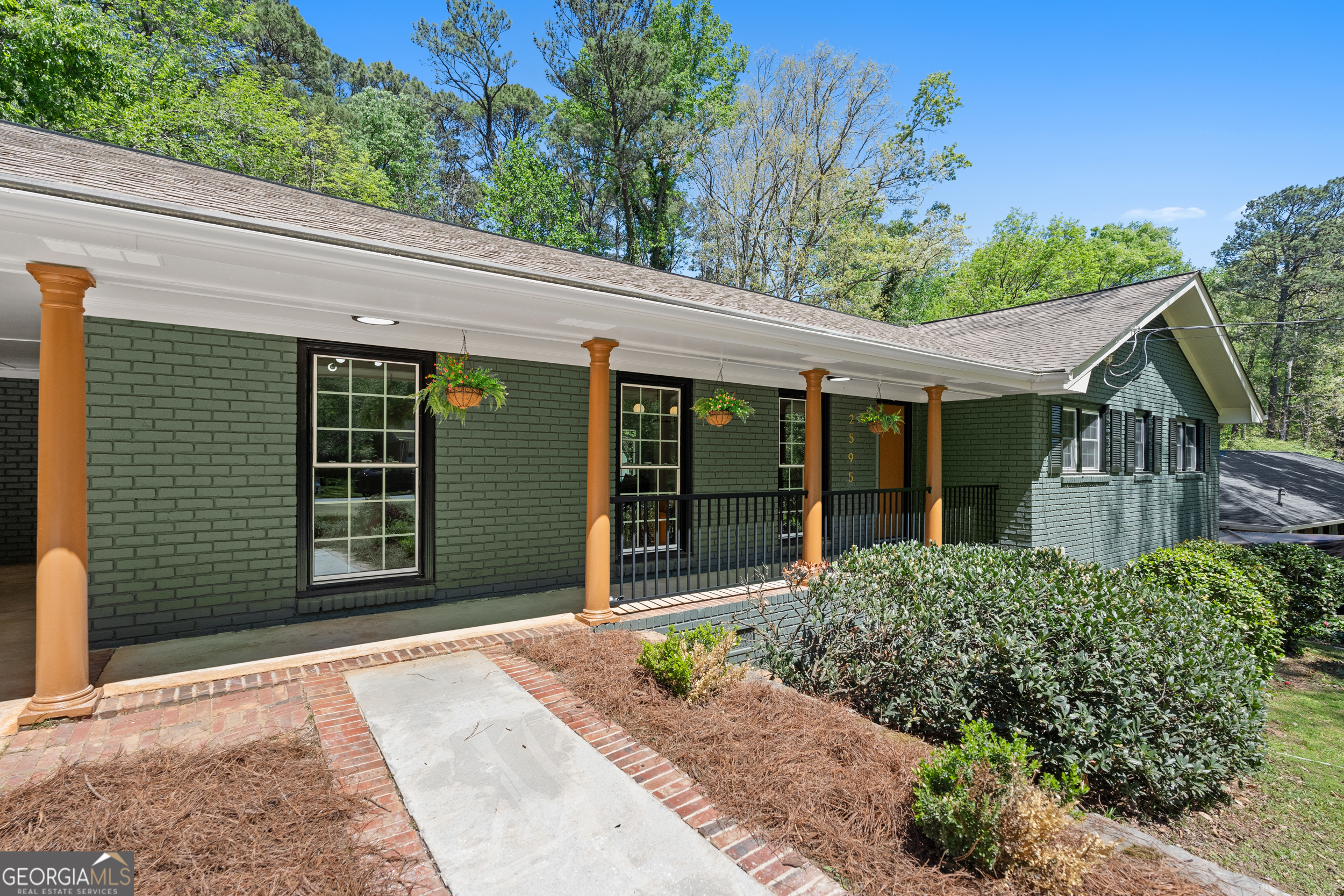 2595 Landeau CIR