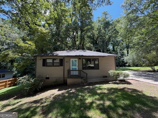 Discover this inviting 3-bedroom,1-bathroom home in the heart of Mableton,GA. Featuring beautiful hardwood floors and tile, a cozy dining area, and a modern kitchen with stainless steel appliances, this home is perfect for comfortable living. Enjoy the convenience of an in-home washer and dryer and dedicated garden area for outdoor enthusiasts. With ample parking, you'll never have to worry about space. Located just minutes from shopping, schools, and great restaurants, this home also offers quick access to I-285 making it just: 15 minutes to Downtown Atlanta & Mercedes Benz Stadium 20 minutes to Atlanta Airport Don't miss this fantastic rental opportunity! Contact us today to schedule a showing.