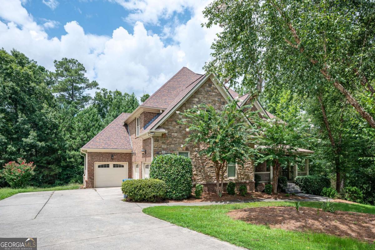 1526 Rocky River DR