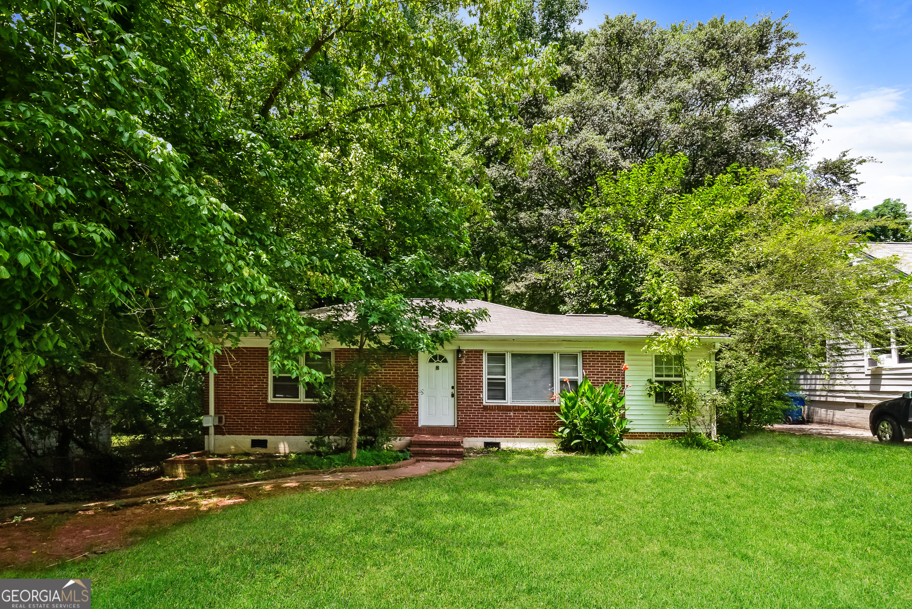 Prime Location City of Atlanta! Priced to sell fast! 3 bedrooms 2 bath fixer upper! Great potential for savvy investor looking to expand portfolio. Repairs considered with pricing. Nice size bedrooms. eat in kitchen, laundry room off kitchen, and home is minutes from Lakewood! A must see opportunity. Show and sell!