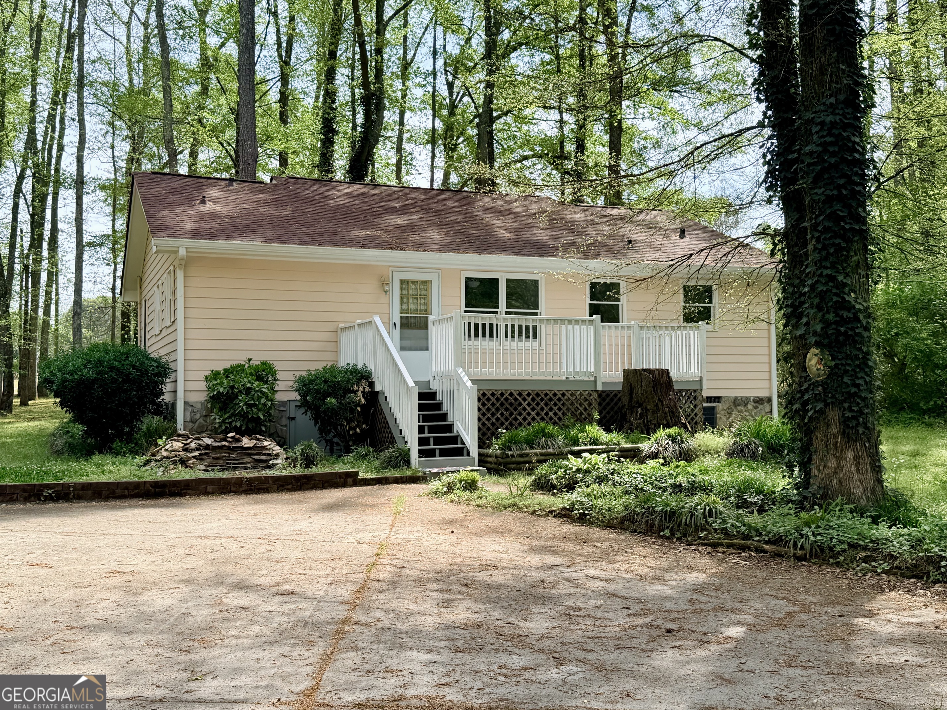 1129 Cave Springs RD