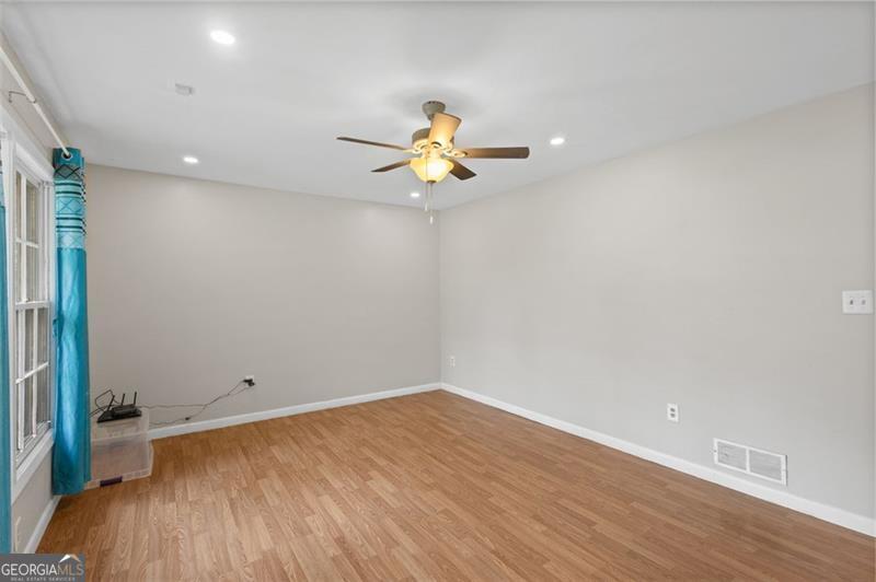 1594 PINE GLEN CIR