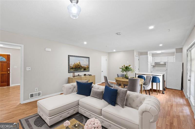 1594 PINE GLEN CIR