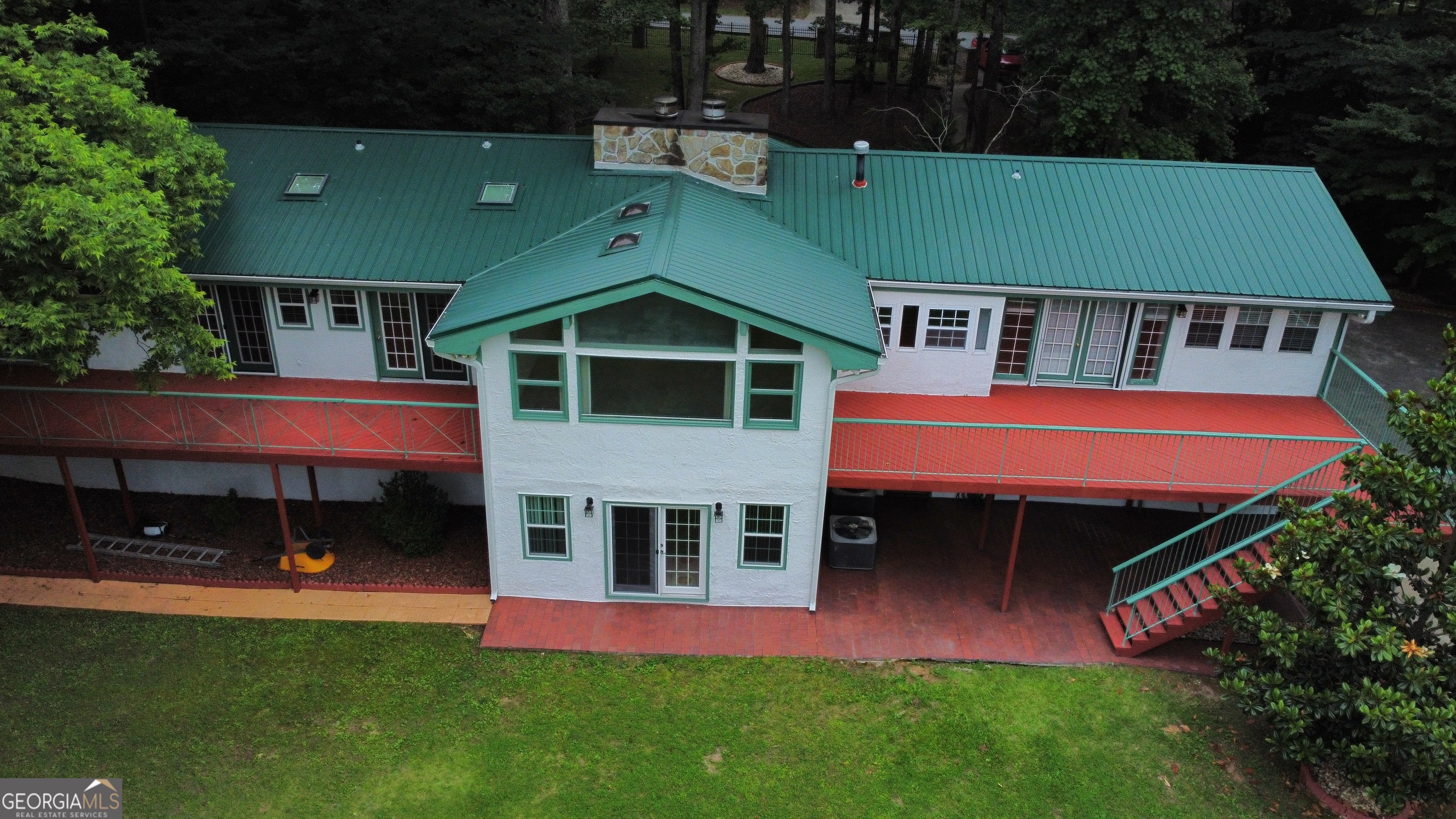 2316 Emerald DR