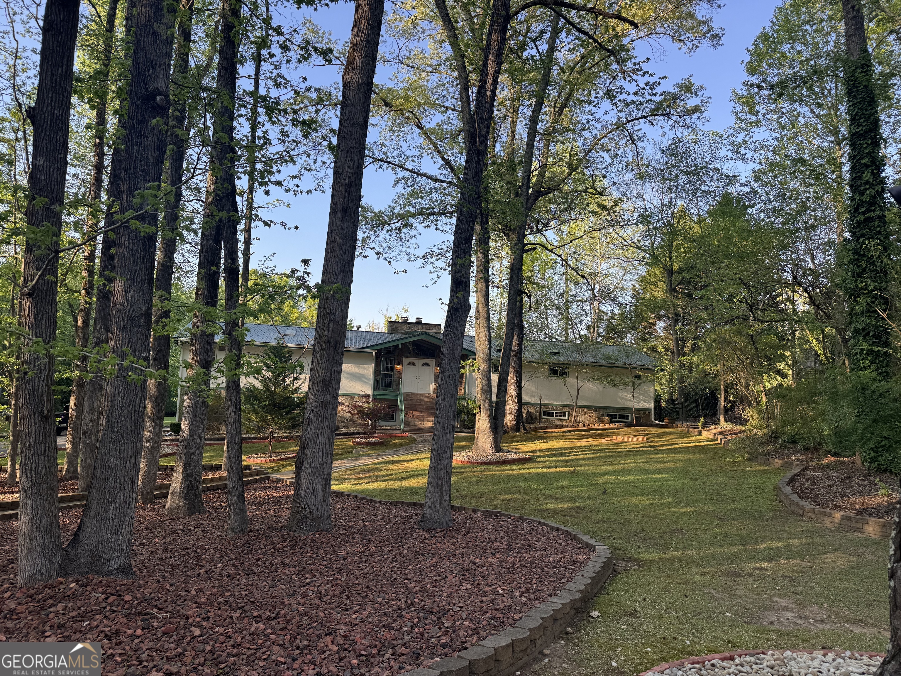 2316 Emerald DR