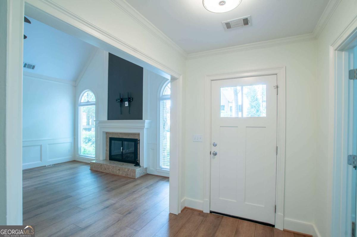 372 Lynne CIR