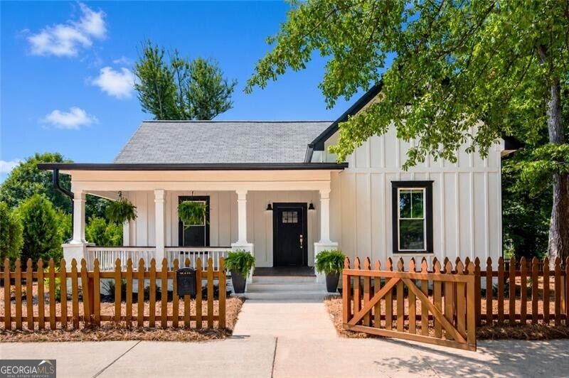 Photo of 1129 Sanders Avenue SE, Atlanta, GA 30316 (MLS # 10836587)