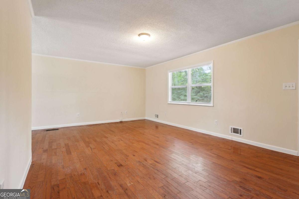 260 Pettit LN