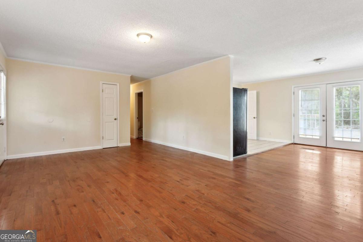 260 Pettit LN