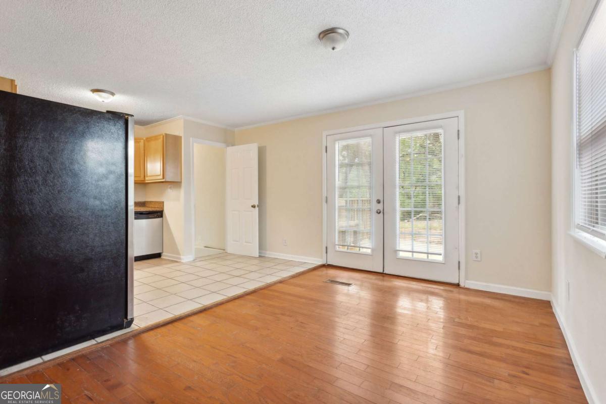 260 Pettit LN