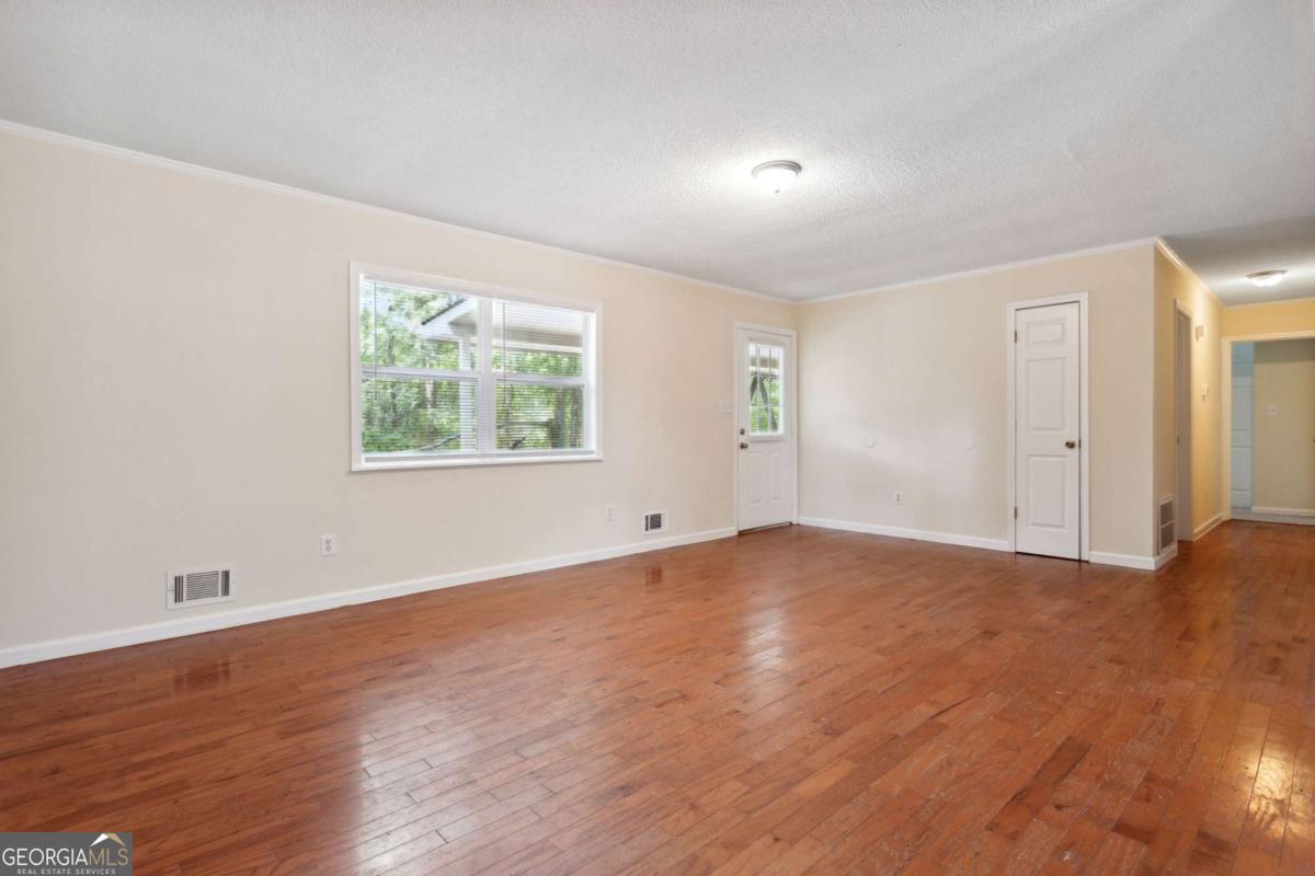 260 Pettit LN