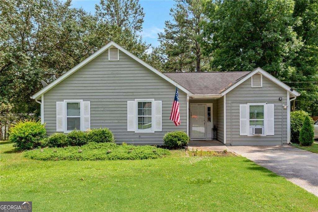 Photo of 2000 Wendover Drive, Snellville, GA 30078 (MLS # 10850212)