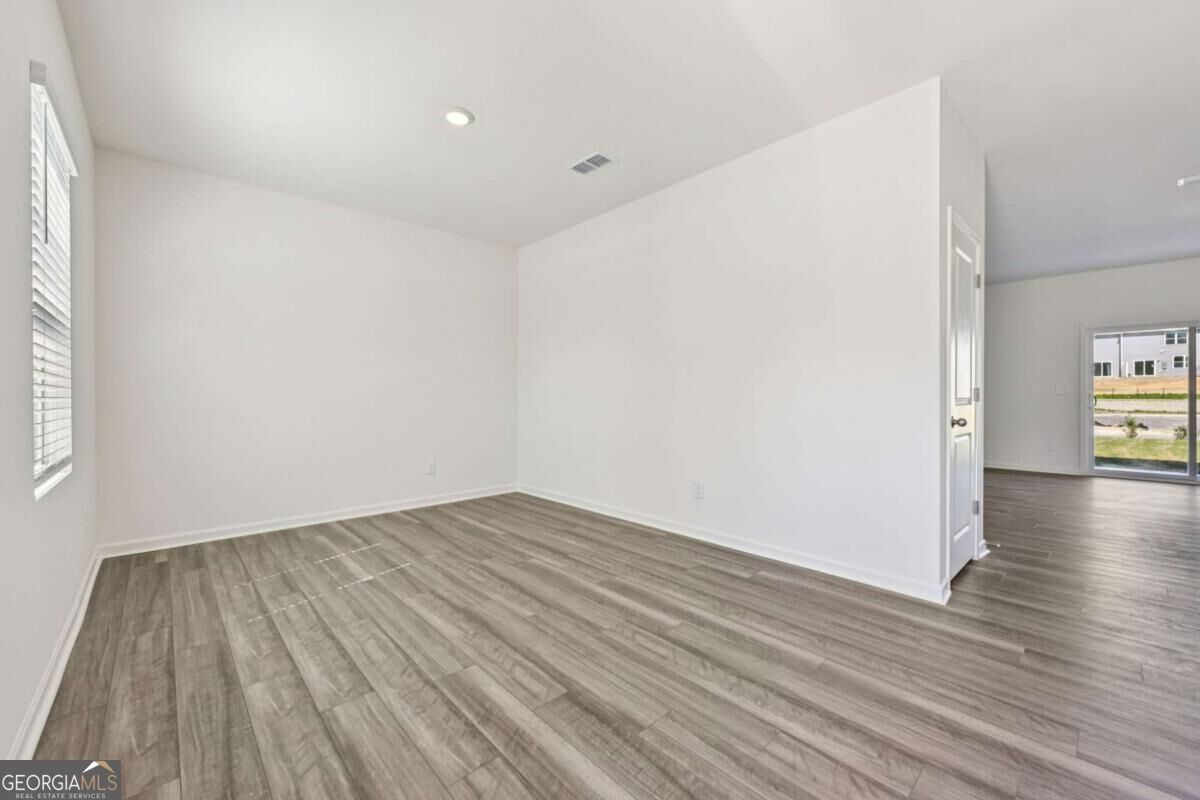 37 Crescent BLVD