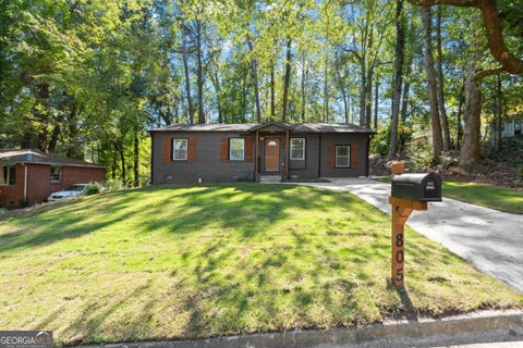 Photo of 805 Sandy Creek Drive NW, Atlanta, GA 30331 (MLS # 10873821)