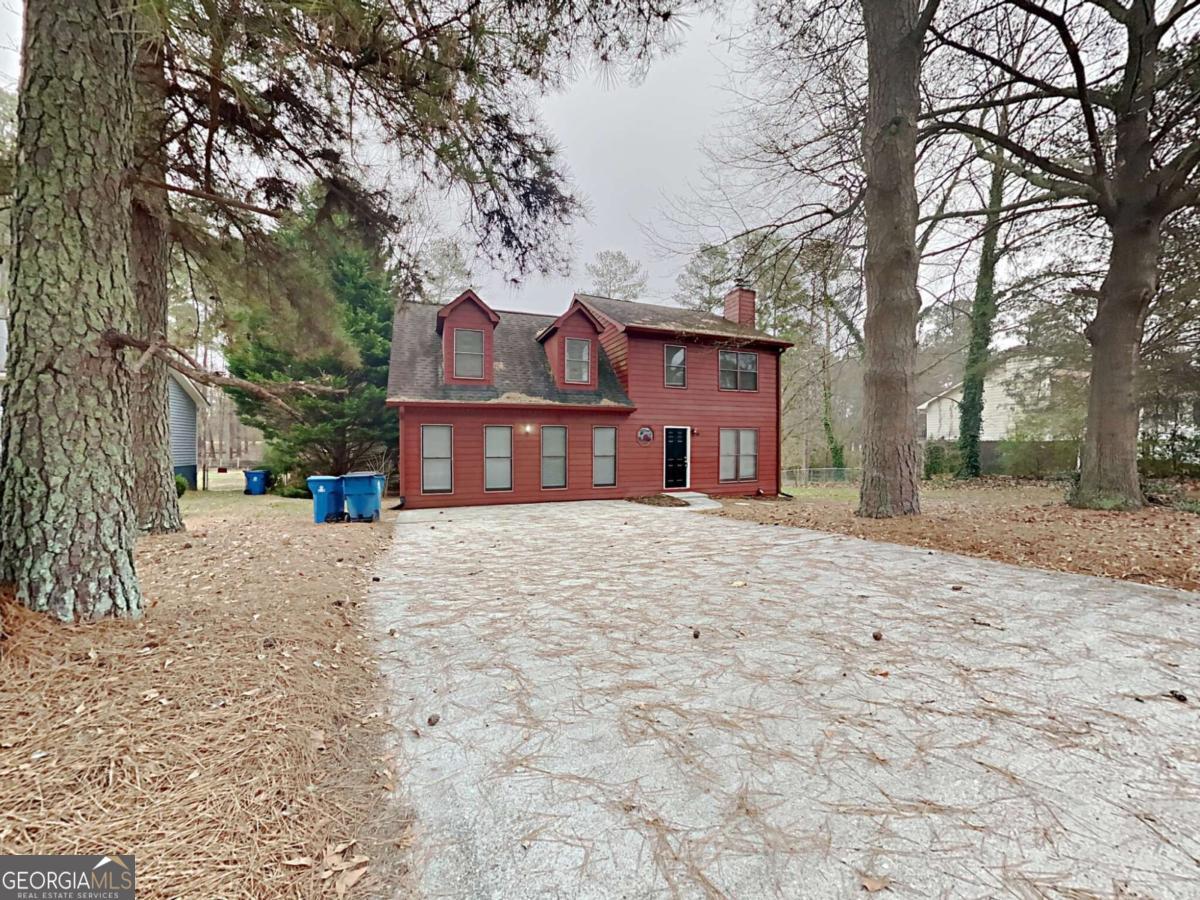 Discover an inviting 3-bedroom, 3.5-bathroom pet-friendly home spanning 1,959 sq ft. This spacious residence offers ample room for comfortable living.