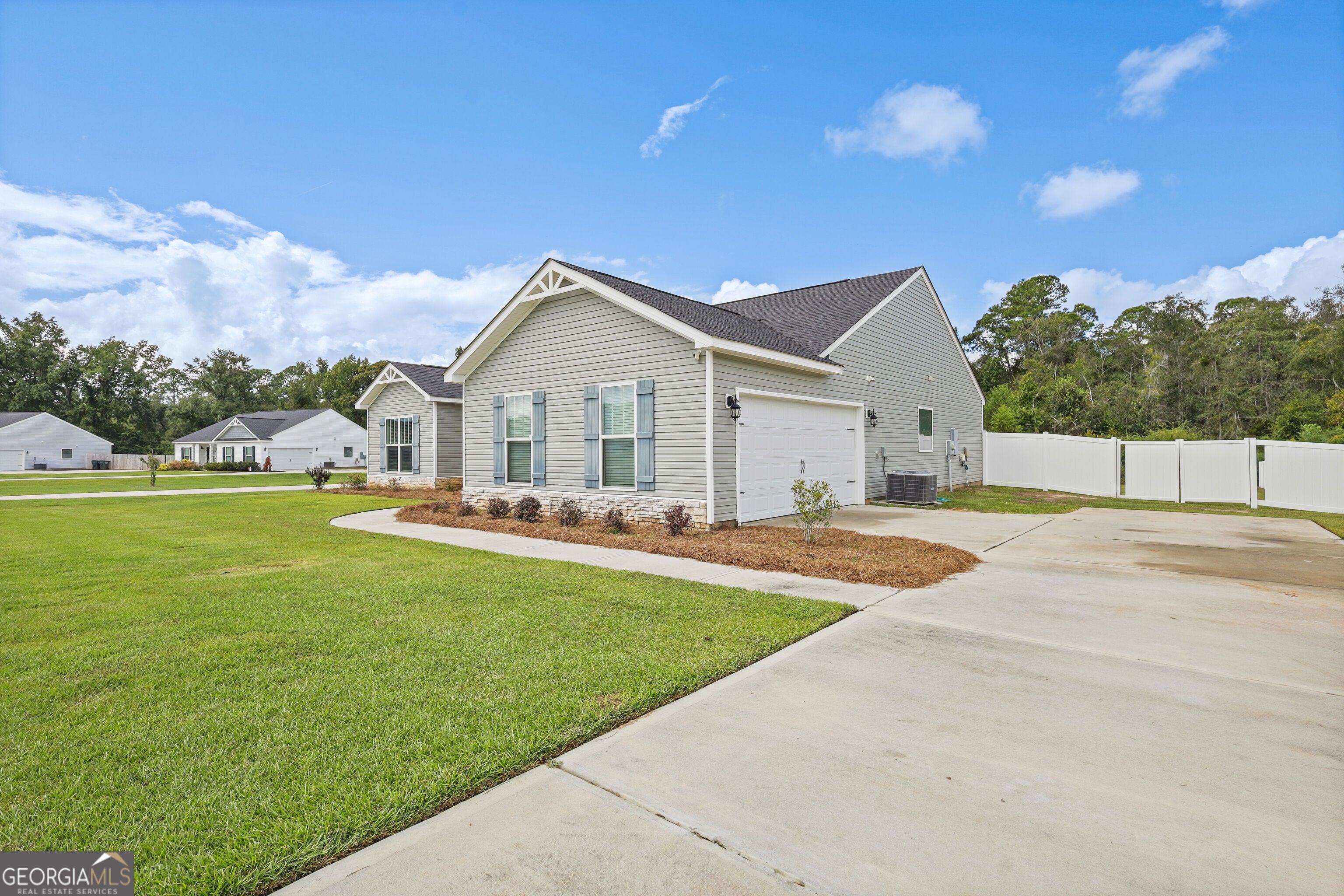 322 Providence Trc
