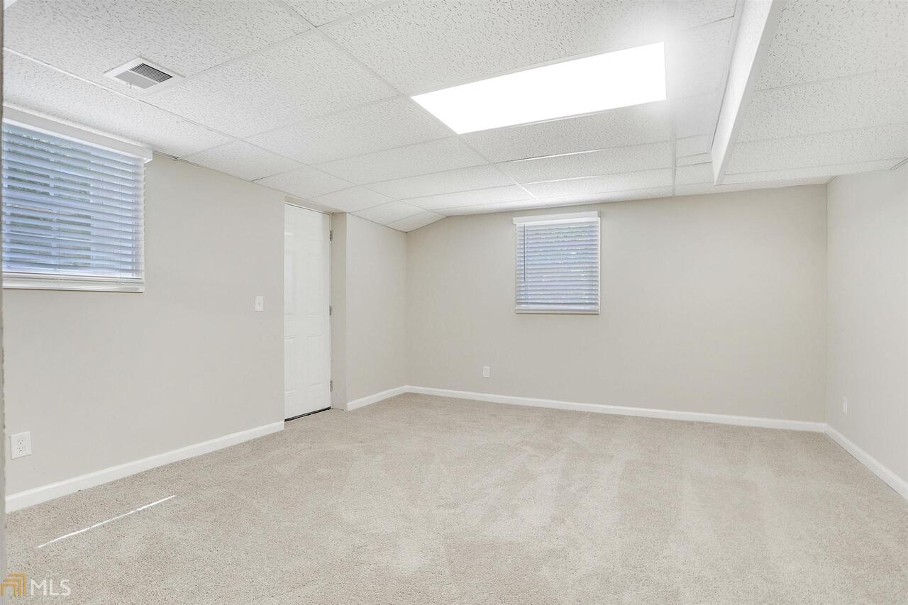 The Oaks - Residential Lease