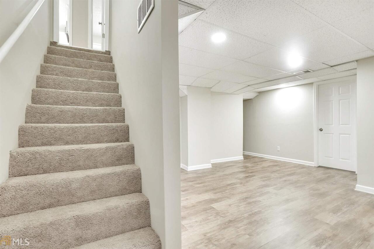 The Oaks - Residential Lease