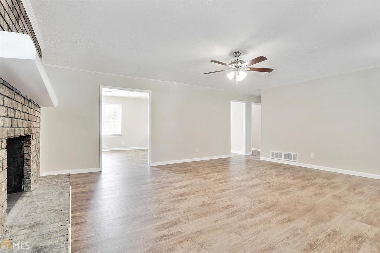 The Oaks - Residential Lease