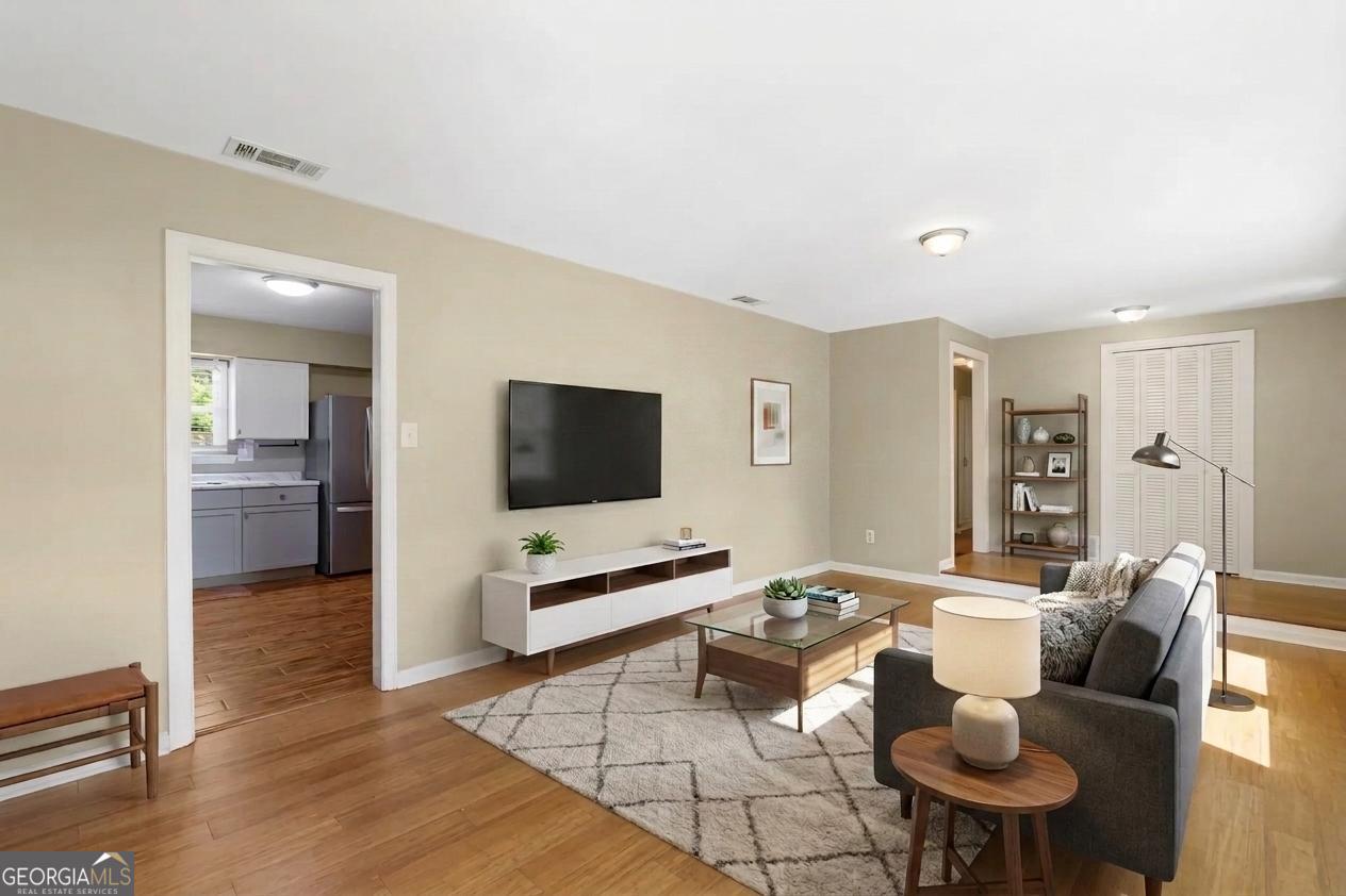17 Regent DR