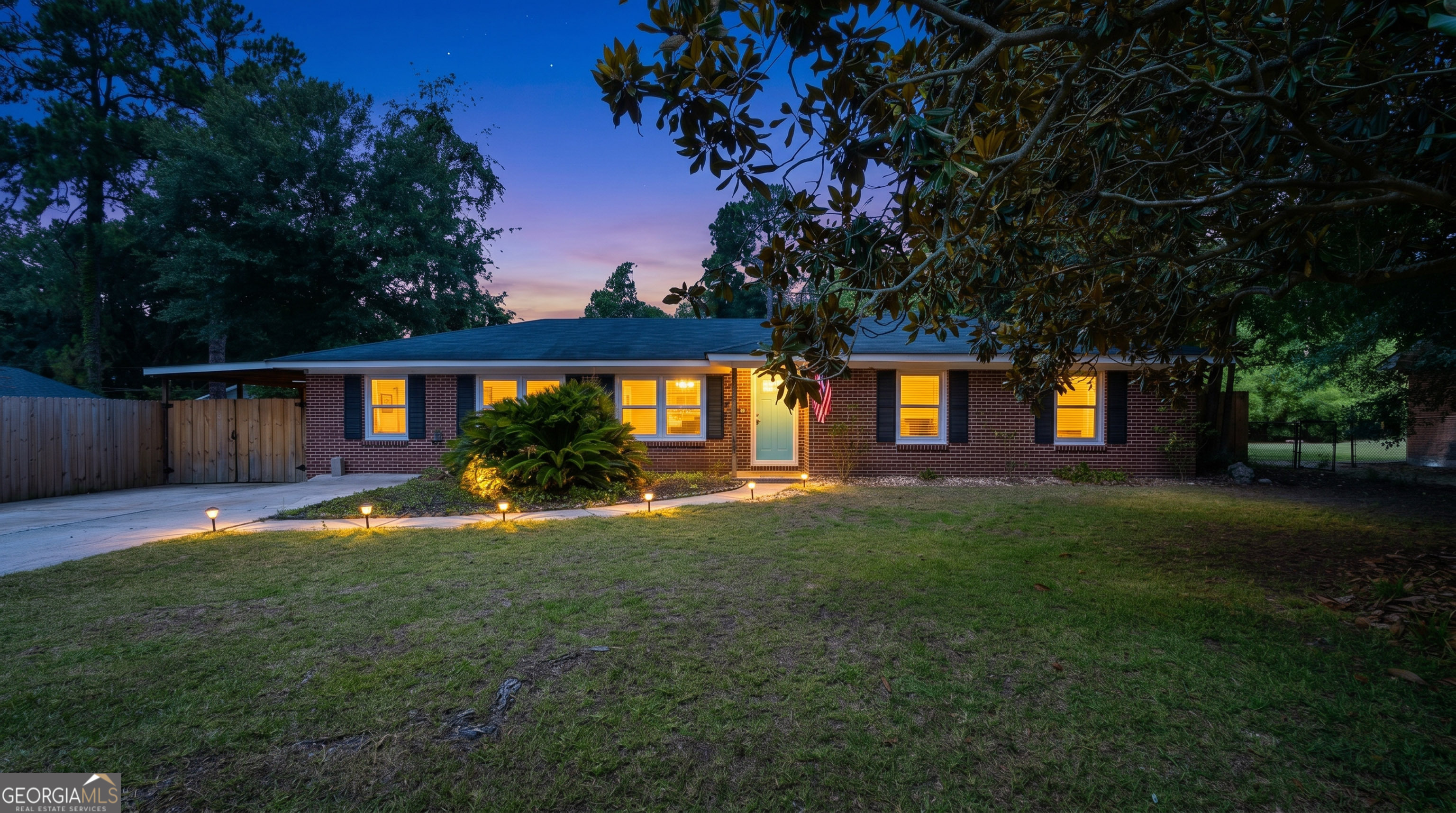 17 Regent DR