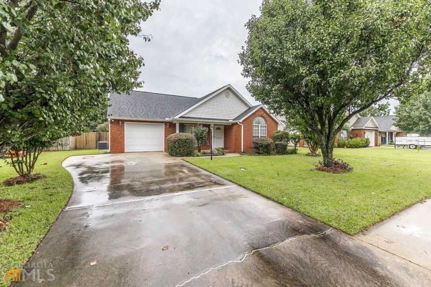 Home is conveniently located to schools, shopping, Robins Air Force base and I-75Spacious kitchen has large eating area. All kitchen appliances, screened porch that over looks large fenced yard. No carpet in this house Owner may consider small pet, nonrefundable pet fee to be determined by type of pet and owner will set the fee