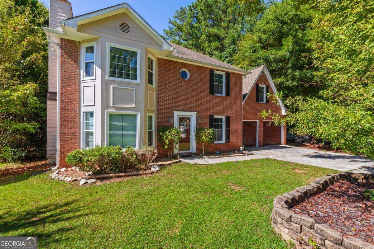 This rental listing features a beautiful, cozy, and updated 4-bedroom, 2.5-bath home made of four-sided brick, situated in a quiet community. It's conveniently located within walking distance to an elementary school and just 8 miles from Trillith Movie Studios. The home is also close to shops, restaurants, lakes, parks, and golfing opportunities, making it ideal for a growing family. Please note that all candidates must pass a rental and background history check, as well as a credit check, to qualify for the rental. If you need more details or have specific questions, feel free to ask!
