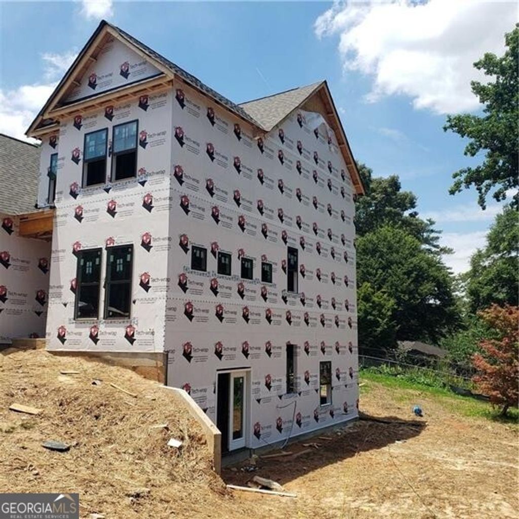 Photo of 2425 Elmwood Circle, Atlanta, GA 30339 (MLS # 10782545)