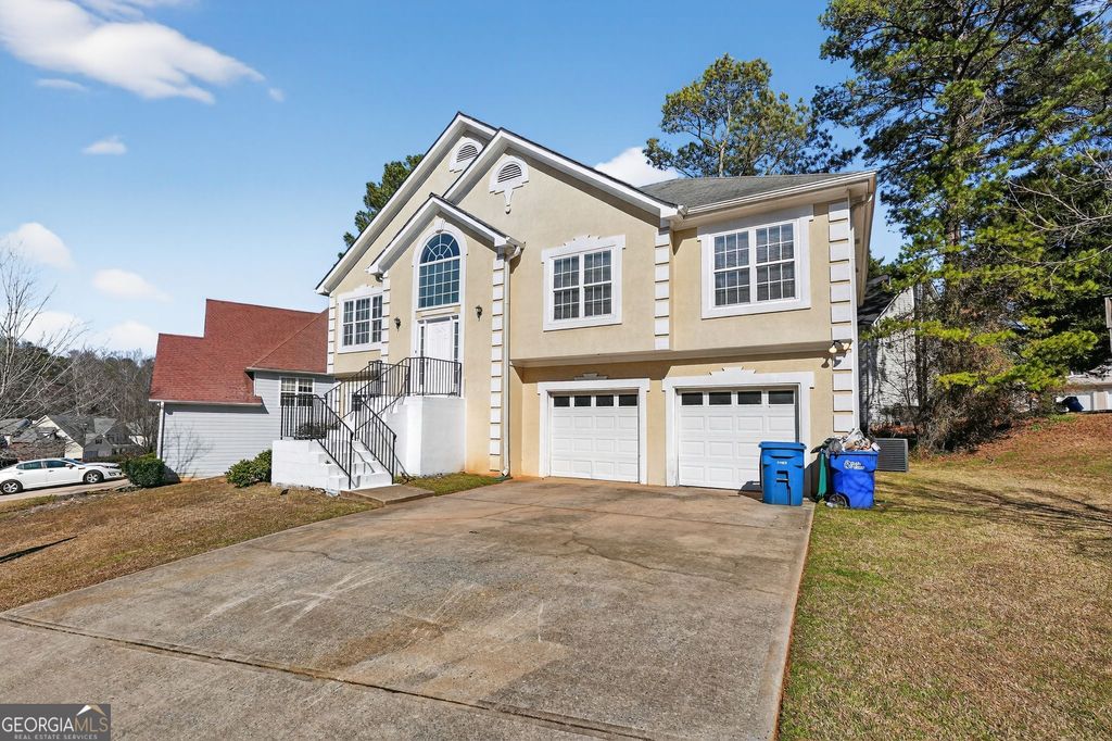 Photo of 2350 Lake Royale Drive, Riverdale, GA 30296 (MLS # 10702569)