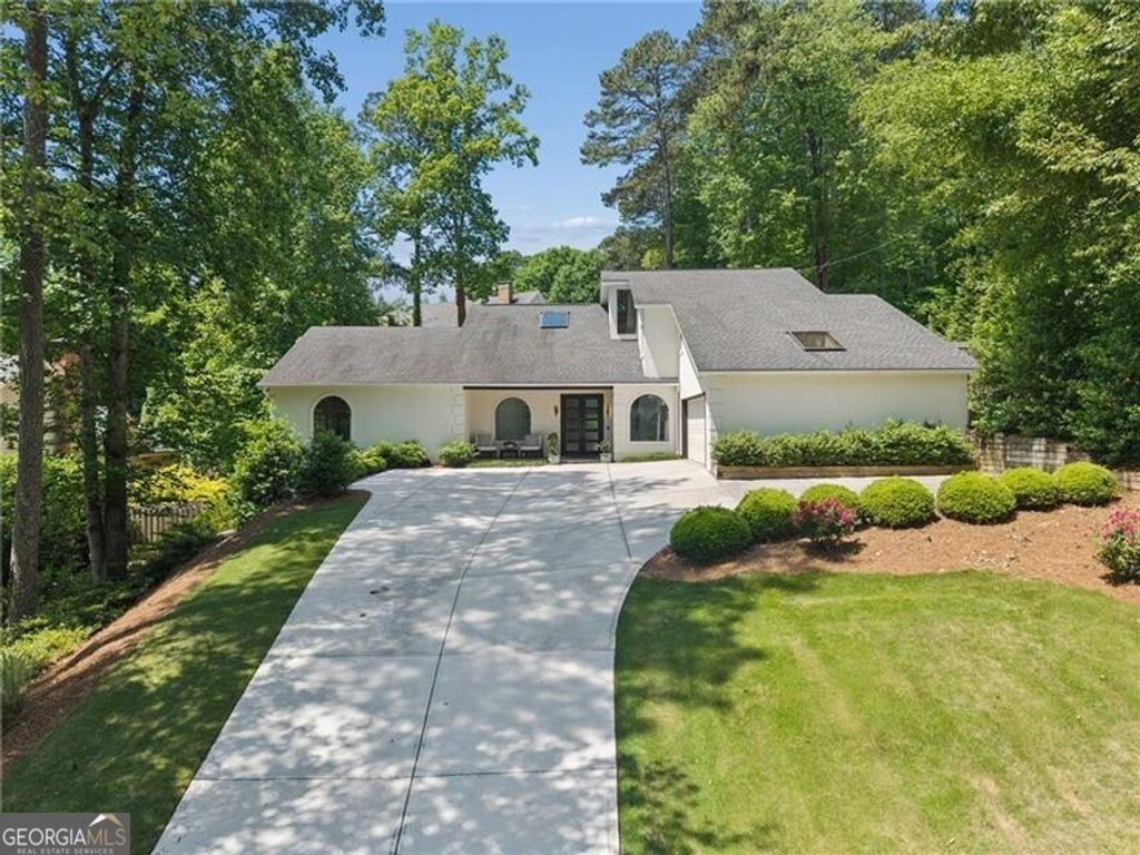 Photo of 950 Ivy Falls Drive, Atlanta, GA 30328 (MLS # 10765697)