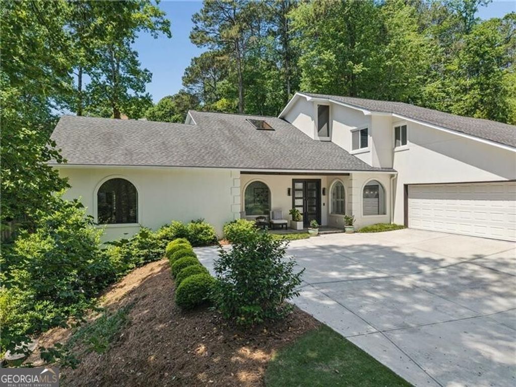 Photo of 950 Ivy Falls Drive, Atlanta, GA 30328 (MLS # 10765697)