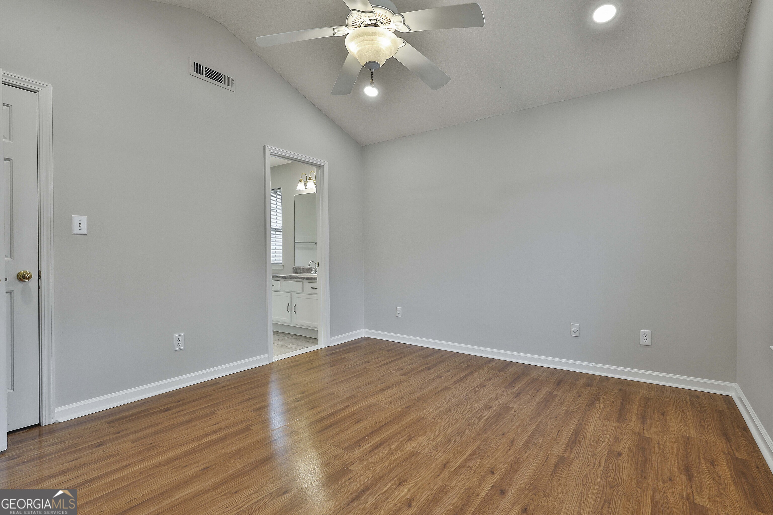 Peachtree City, Georgia 30269, United States, 2 Bedrooms Bedrooms, ,2 BathroomsBathrooms,Residential,Pending,25857