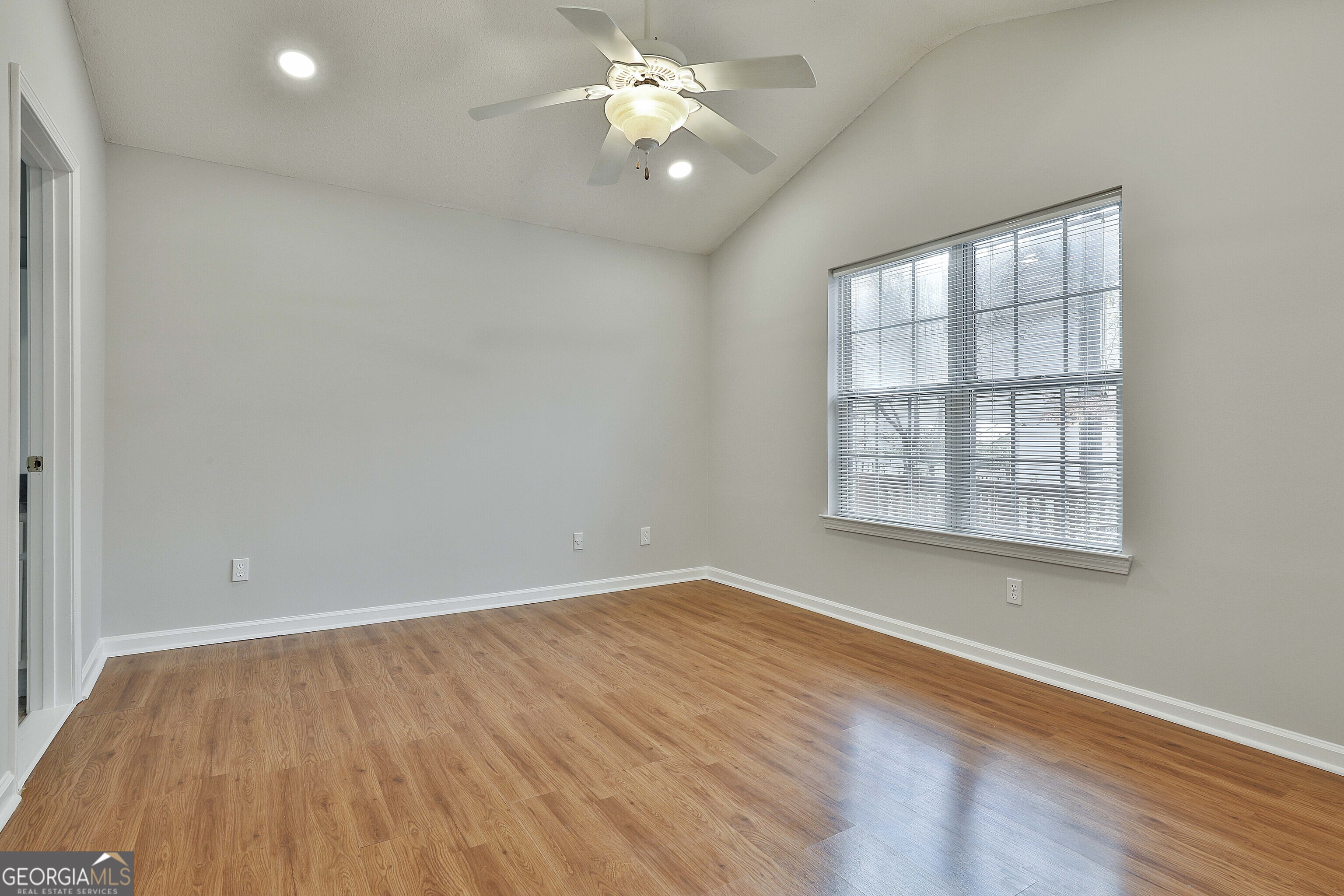 Peachtree City, Georgia 30269, United States, 2 Bedrooms Bedrooms, ,2 BathroomsBathrooms,Residential,Pending,25857