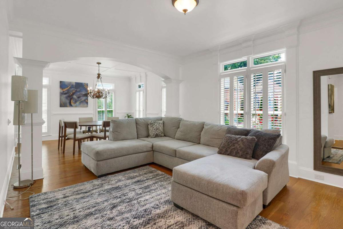 7967 Magnolia SQ