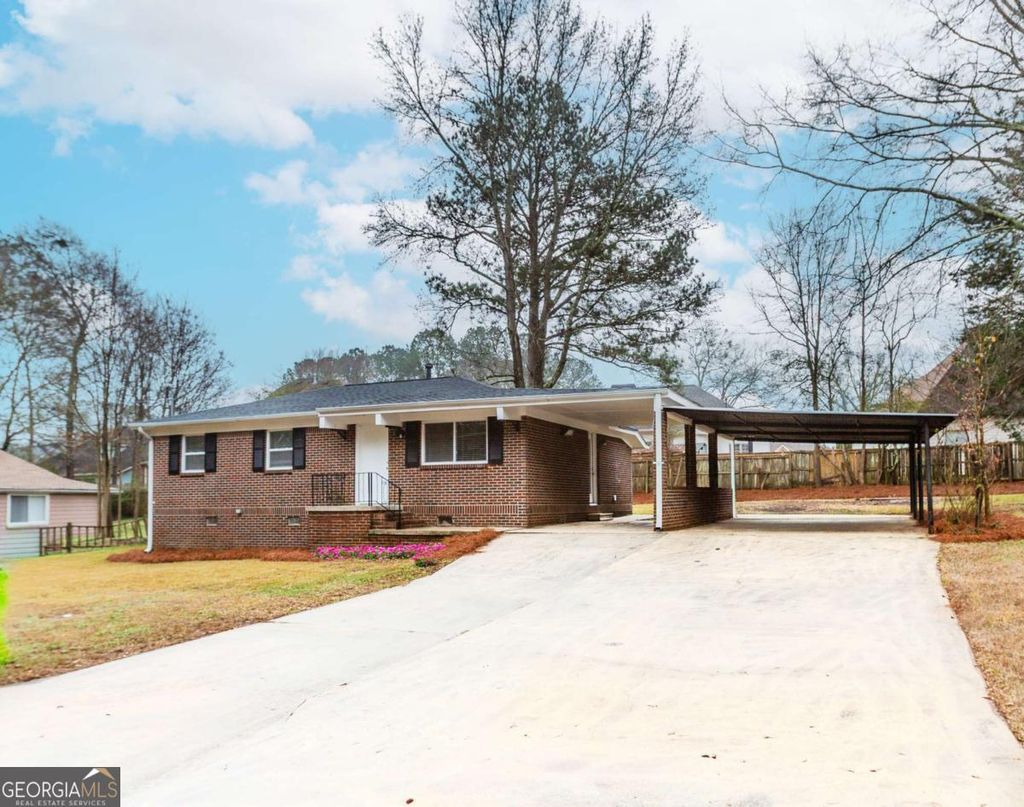 Photo of 435 Jefferson Avenue, Fayetteville, GA 30214 (MLS # 10668158)