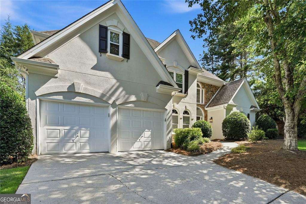 1200 Woodlawn DR NE