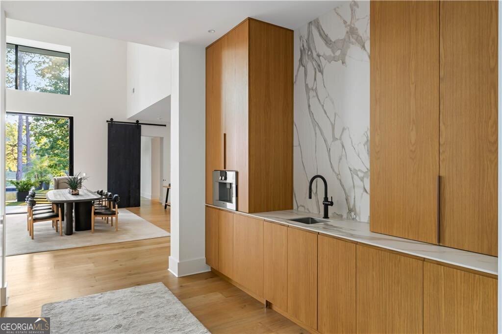 1572 Clifton RDG