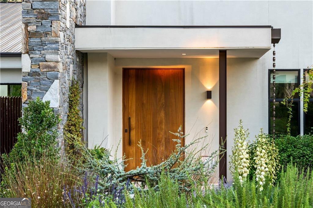 1572 Clifton RDG