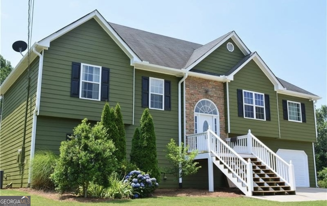 Welcome to your escape in the Heart of Northwest Georgia !! This Large Home has over 2700 sqft of Living Area...This split Level Beauty features 3 Bedrooms, 2 Baths, Living Room, Formal Dining and Kitchen all on one Main Level with 1640 sqft...Lower Level has an addt'l 4th Bedroom and a HUGE Game Room with an addt'l 1100 sqft...The two Car Garage fits two large Trucks plus Storage...The home has a long driveway with room for at-least 6 addt'l cars to park...The outside Features a Large Covered Back Deck overlooking a partially Fenced-in Backyard that is perfect for Children to play and or pets...All this is located on an ample 1.2 Acre Lot that goes beyond the fenced-in backyard...This home has "NO HOA" and is priced to sell Quickly so make your appointment TODAY!