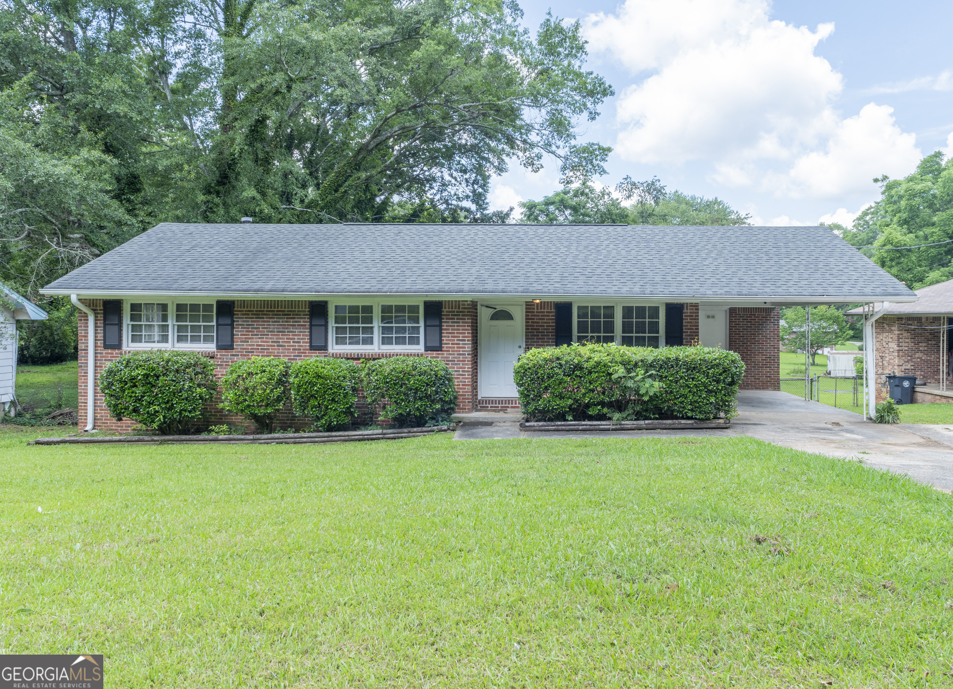 Looking for comfort and convenience? This all-brick single-family ranch-style home in Jonesboro has everything you need! Property Features: 3 spacious bedrooms, 1.5 bathrooms, Beautiful hardwood floors throughout, Bright and open living areas, Cozy eat-in kitchen, 1-car carport, Large backyard - great for entertaining or relaxing all located in Quiet established neighborhood.