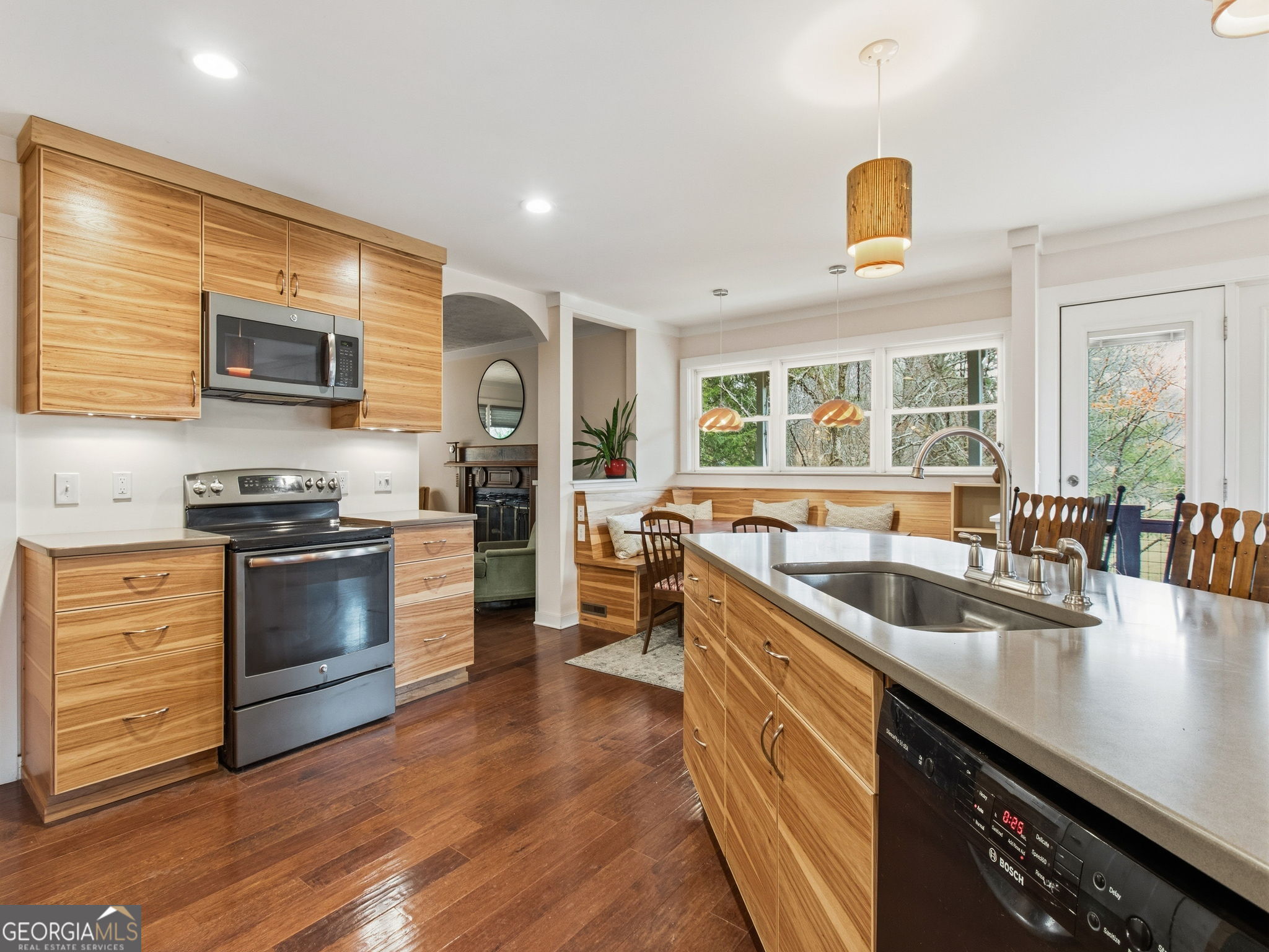 543 Martins Grove RD