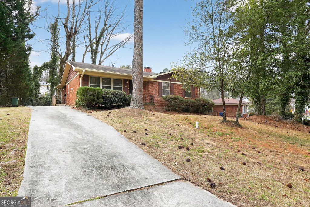 Photo of 4054 Princeton Lakes Way SW, Atlanta, GA 30331 (MLS # 10705457)