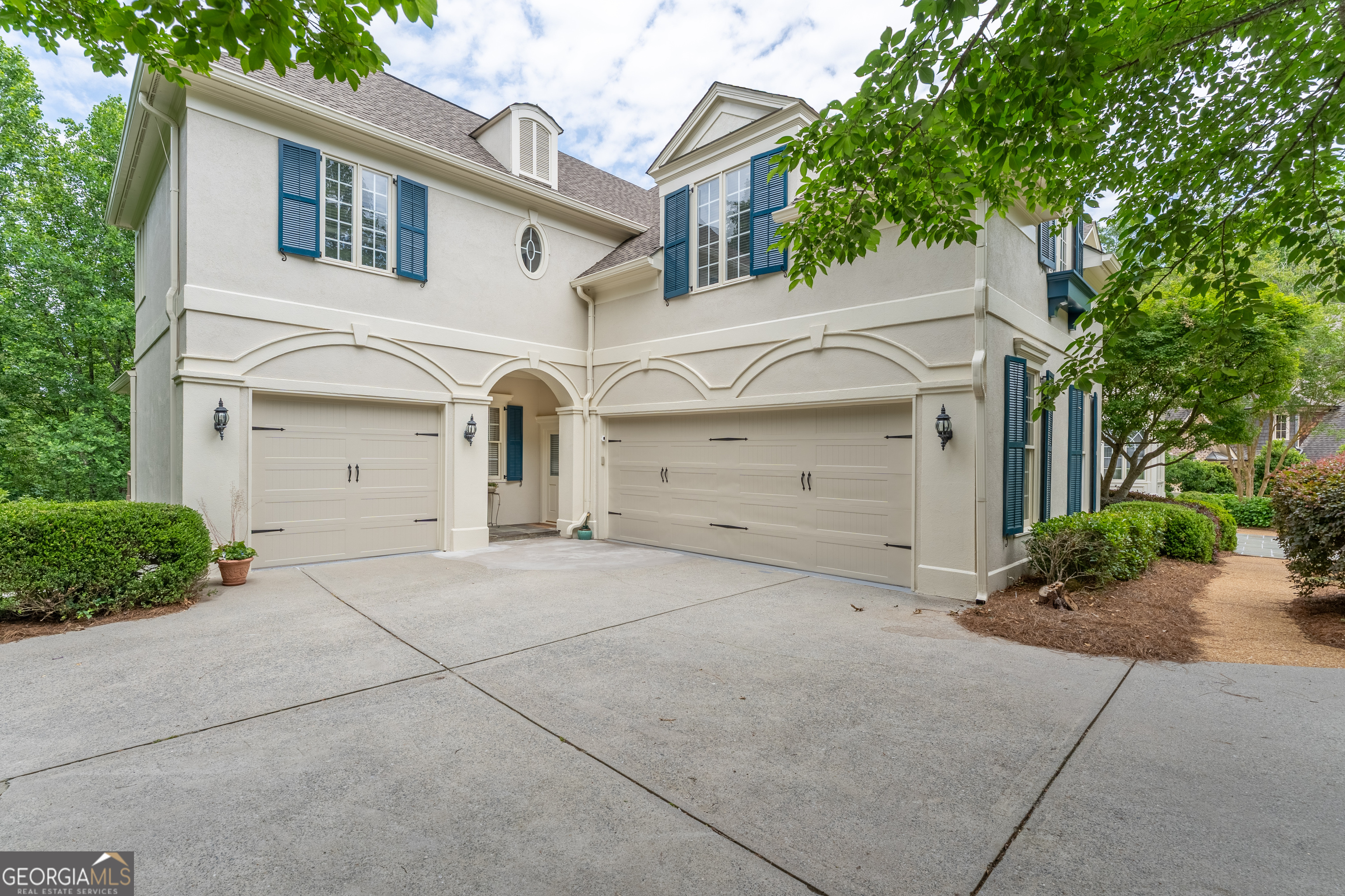 8470 Lazy Oaks CT