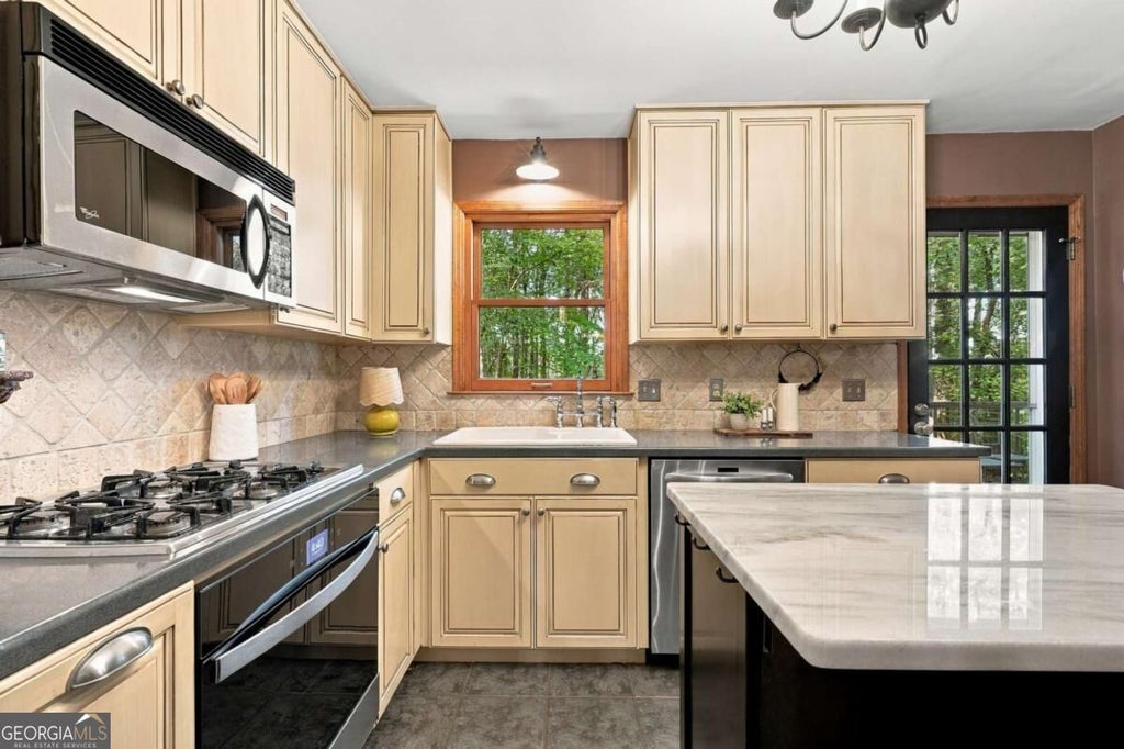 Photo of 274 Martin Ridge Drive SW, Marietta, GA 30064 (MLS # 10869850)