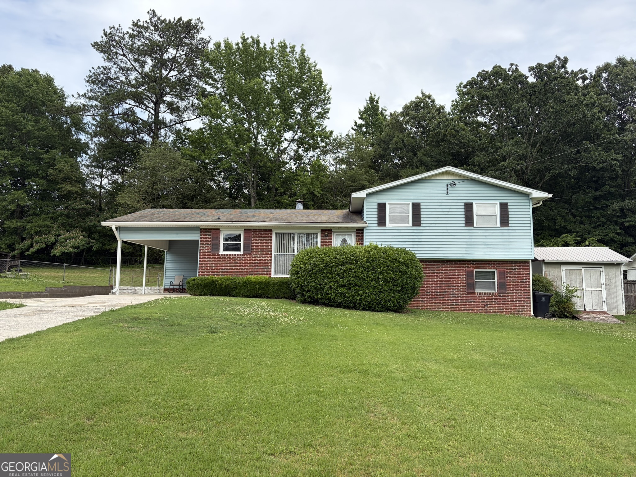 52 Lyons DR NW